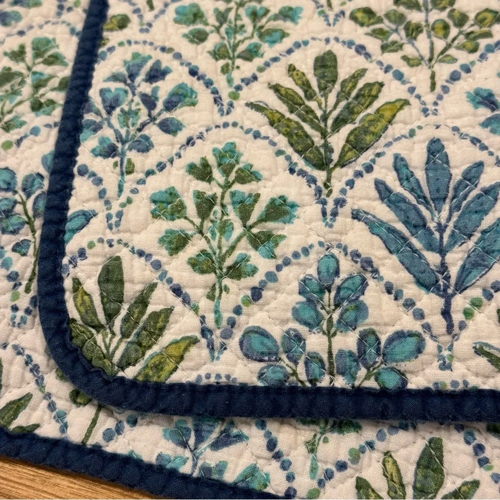 Set of 8 Rachel Ashwell Placemats